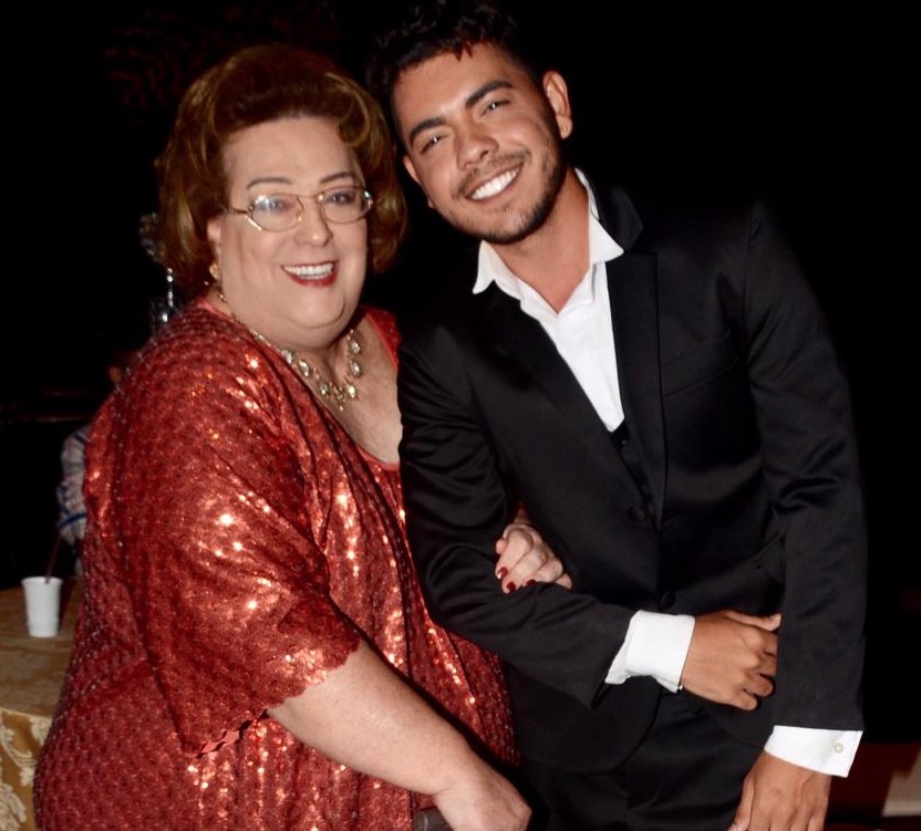 Após 40 anos sem sexo, Mamma Bruschetta assume romance com novinho