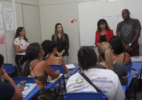 Em Manaus, mulheres em vulnerabilidade social recebem curso gratuito de inglês 