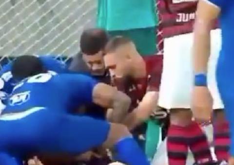 Rodrigo Caio posta vídeo no hospital após ser 'nocauteado' e deixar estádio em ambulância  