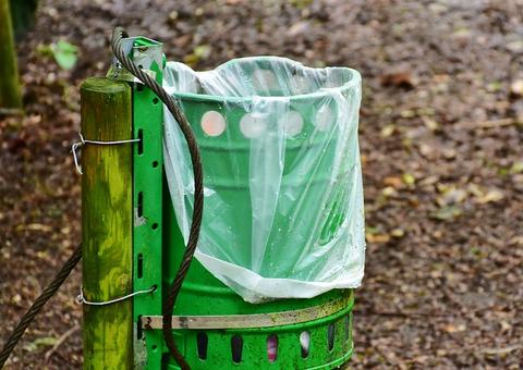Criança morre após levar choque em lixeira