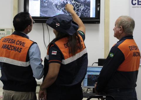 Muro e parte de casa desabam durante chuva em Manaus