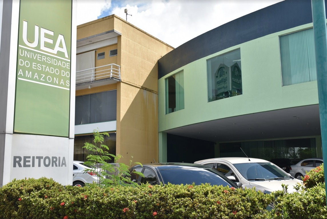 Com salários até R$13 mil, UEA abre concurso público para professores no Amazonas