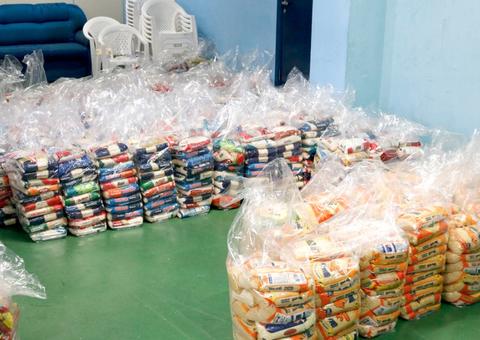 Prefeitura recebe alimentos doados na compra de ingressos da partida Vasco x Corinthians