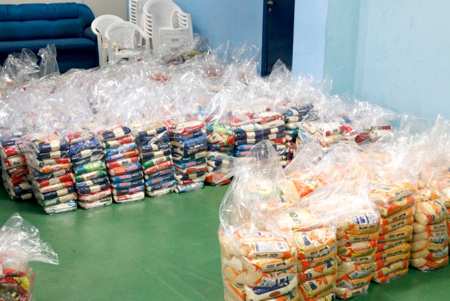 Prefeitura recebe alimentos doados na compra de ingressos da partida Vasco x Corinthians