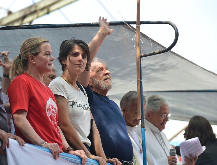 Grupo de juristas afirma que Lula já tem direito ao semiaberto