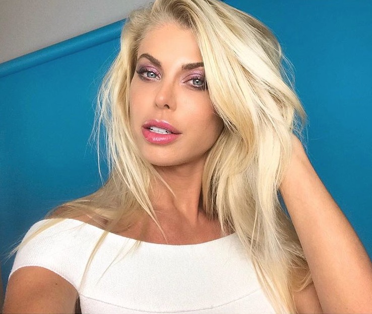 Pai de Caroline Bittencourt tirou corpo da filha do mar