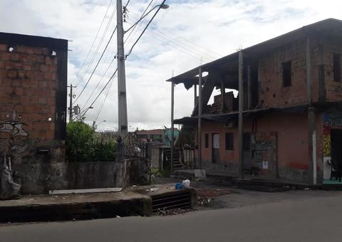 Pedreiro é assassinado com cinco tiros na cabeça na porta de casa em Manaus