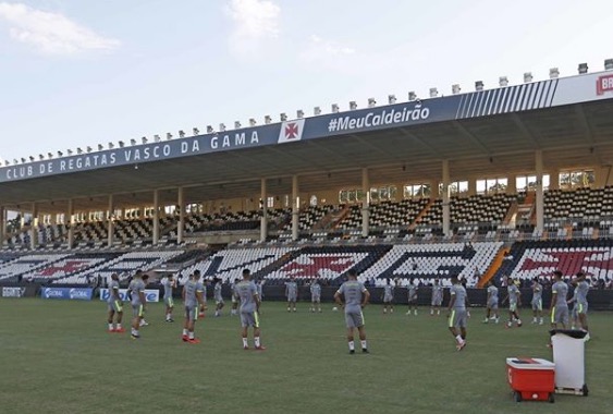 Justiça decide bloquear transferências de jogadores do Vasco devido a dívida milionária 
