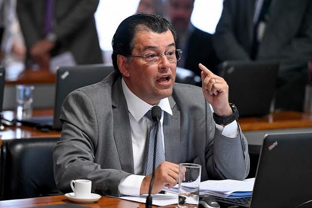 Eduardo critica conhecimento limitado de Paulo Guedes e pede reação do Amazonas