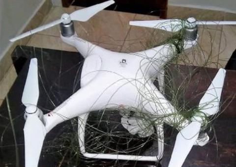 Polícia apreende drone que sobrevoava penitenciária e levava três celulares