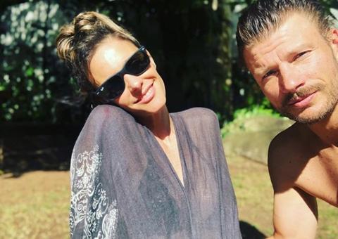 Grávidos, Rodrigo Hilbert e Fernanda Lima anunciam sexo de terceiro filho