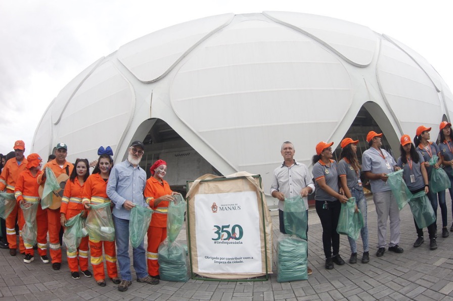 Em Manaus, torcedores de Vasco X Corinthians receberão sacolas ecológicas para descartar lixos