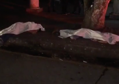 Dois homens são mortos a tiros por dupla misteriosa em praça de Manaus