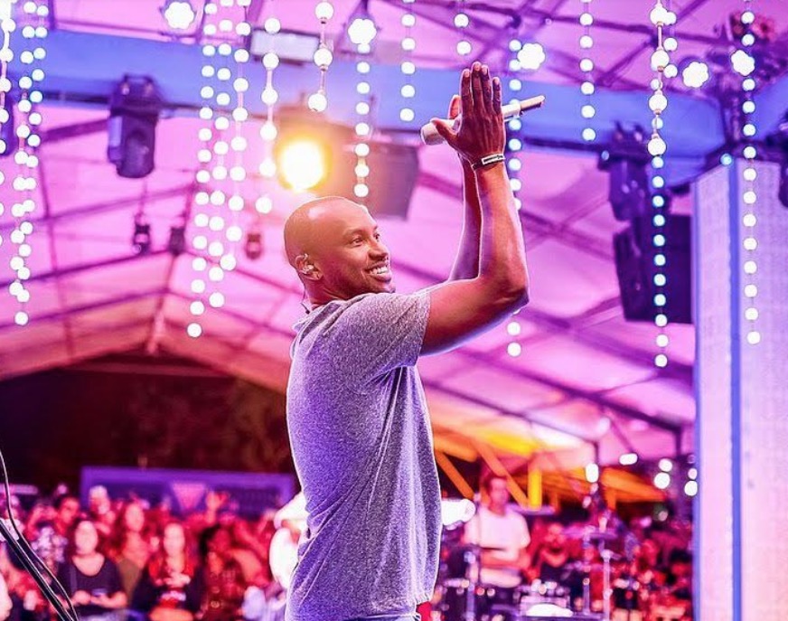 Thiaguinho, Rodriguinho e Periclés comandam Tardezinha Surreal em Manaus