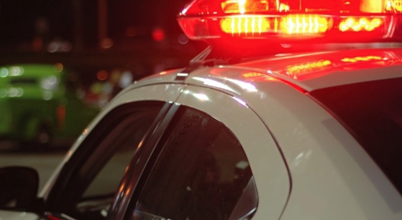 Idosa é morta com três tiros na cabeça, em frente a própria casa