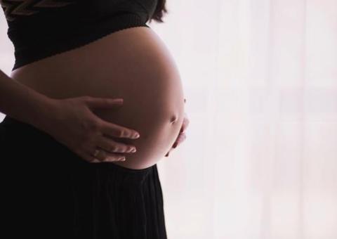 Ministro do STF suspende norma que permite grávidas em atividade insalubre 