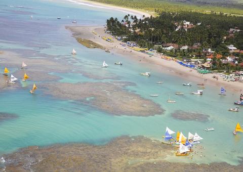 Jovem sente cãibra e morre afogado em mar