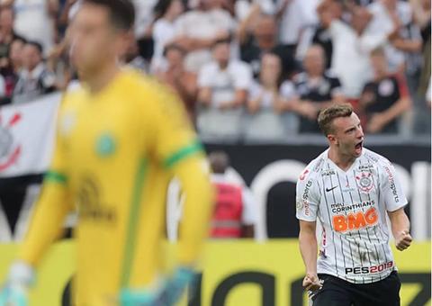 Corinthians acorda na etapa final e bate a Chapecoense em Itaquera