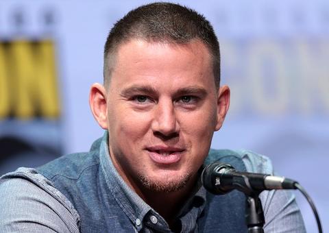 Channing Tatum posta foto completamente nu após perder aposta para Jessie J