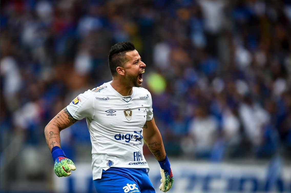 Fábio brilha, Thiago Neves decide e Cruzeiro derrota Ceará no Mineirão