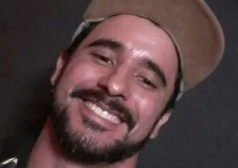 Humorista morre ao ser espancado na frente dos amigos em praça 