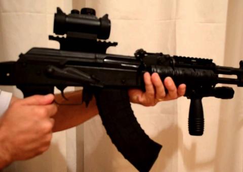 No Amazonas, grupo é preso com fuzil AK 47 e arsenal de guerra