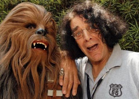 Peter Mayhew, o Chewbacca de Star Wars, morre aos 74 anos