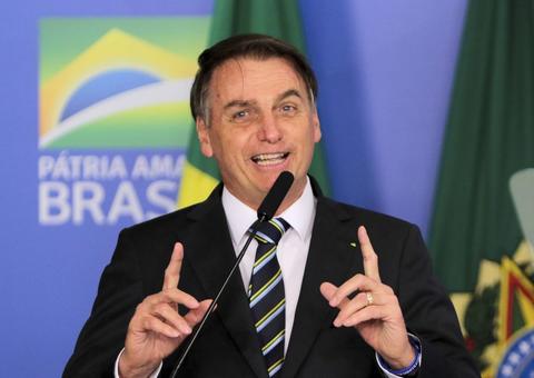 Bolsonaro diz que dinheiro cortado de universidade federais será investido na educação básica