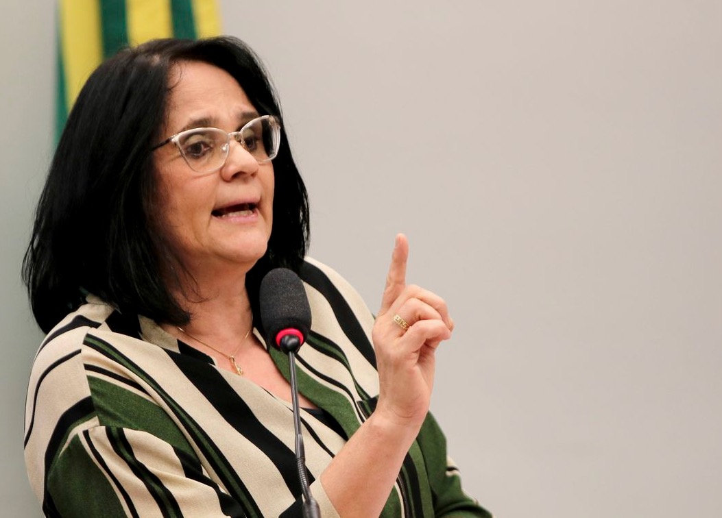 Damares confirma ameaças de morte, mas nega saída do governo Bolsonaro