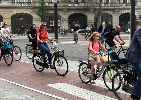 Amsterdã proibirá totalmente veículos a gasolina e diesel a partir de 2030