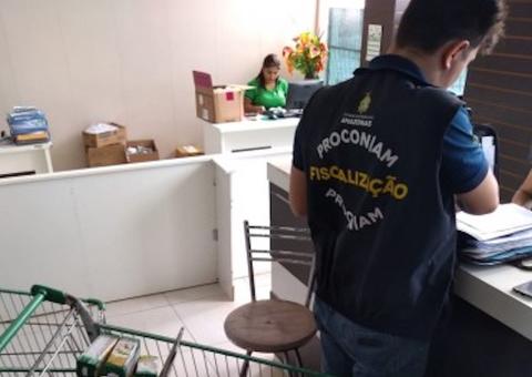 Após denúncias, Procon apreende 200 kg de alimentos impróprios ao consumo no AM