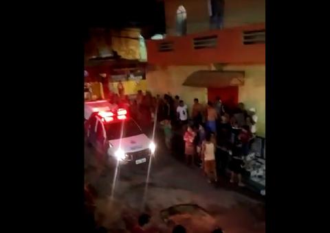 Homem é espancado por população ao ser flagrado estuprando criança em Manaus