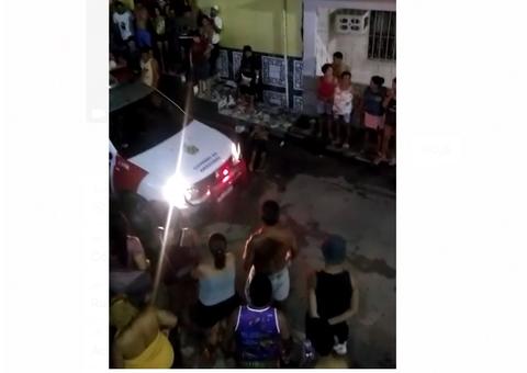 Populares capturam e espancam suspeito de estuprar criança em Manaus