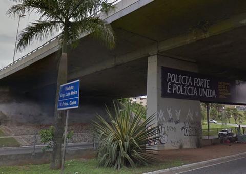 Bebê é resgatado após bandidos roubarem carro e abandonarem veículo