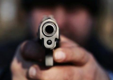 Em Manaus, homem é executado com 4 tiros após ser emboscado em beco