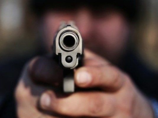 Em Manaus, homem é executado com 4 tiros após ser emboscado em beco