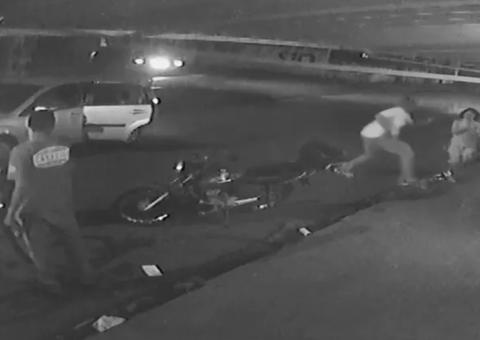 Vídeo: mulher mantida refém pelo ex se joga de carro para fugir