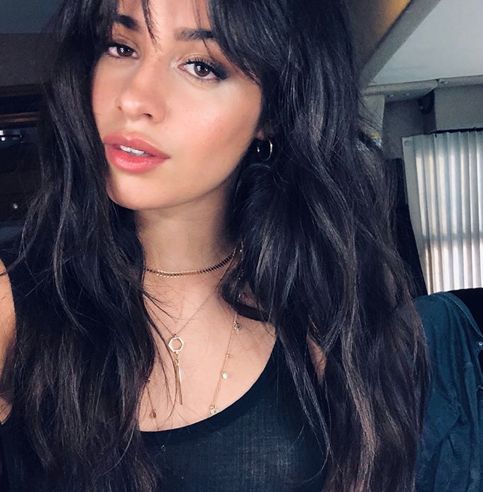 Camila Cabello desabafa sobre crises de ansiedade: 'me atropela como um caminhão'