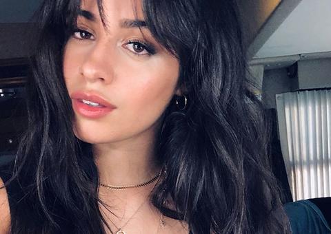 Camila Cabello desabafa sobre crises de ansiedade: 'me atropela como um caminhão'