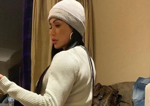 Gracyanne Barbosa 'humilha' ao rebater crítica: 'mostrar a bunda é fácil, difícil mostrar o diploma'