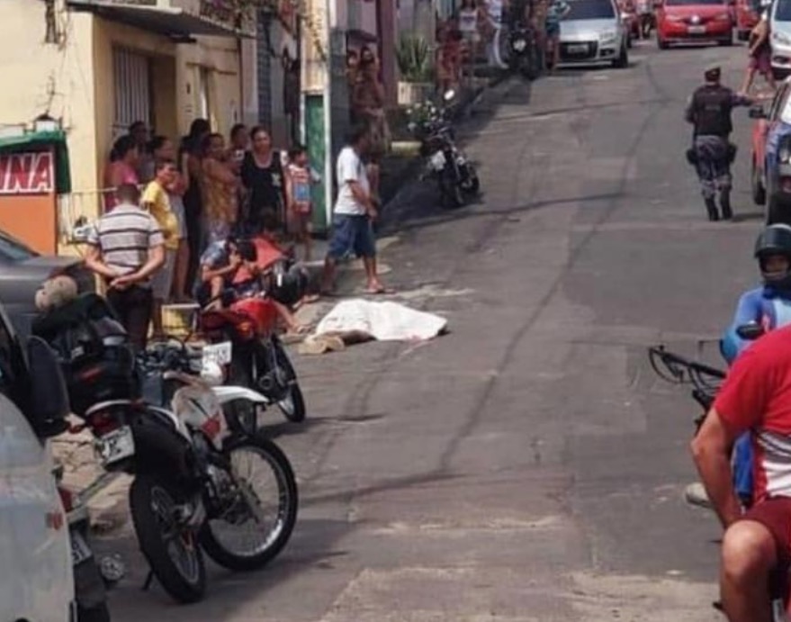Homem é executado a tiros ao sair de salão em Manaus