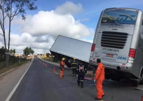 Após acidente, Bahia diz que só treinador de goleiros segue internado