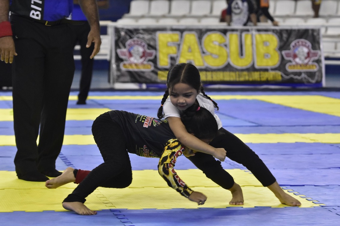 Copa Brasil de Luta Livre Esportiva reúne mil atletas neste domingo em Manaus