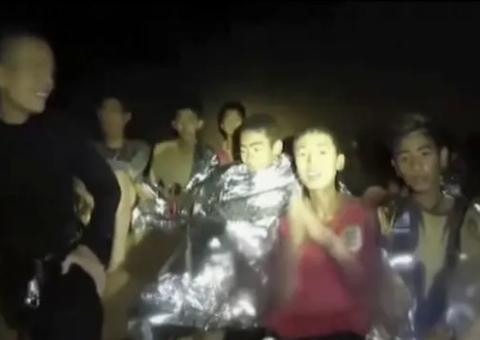 Netflix fará série sobre jovens que ficaram presos em caverna na Tailândia