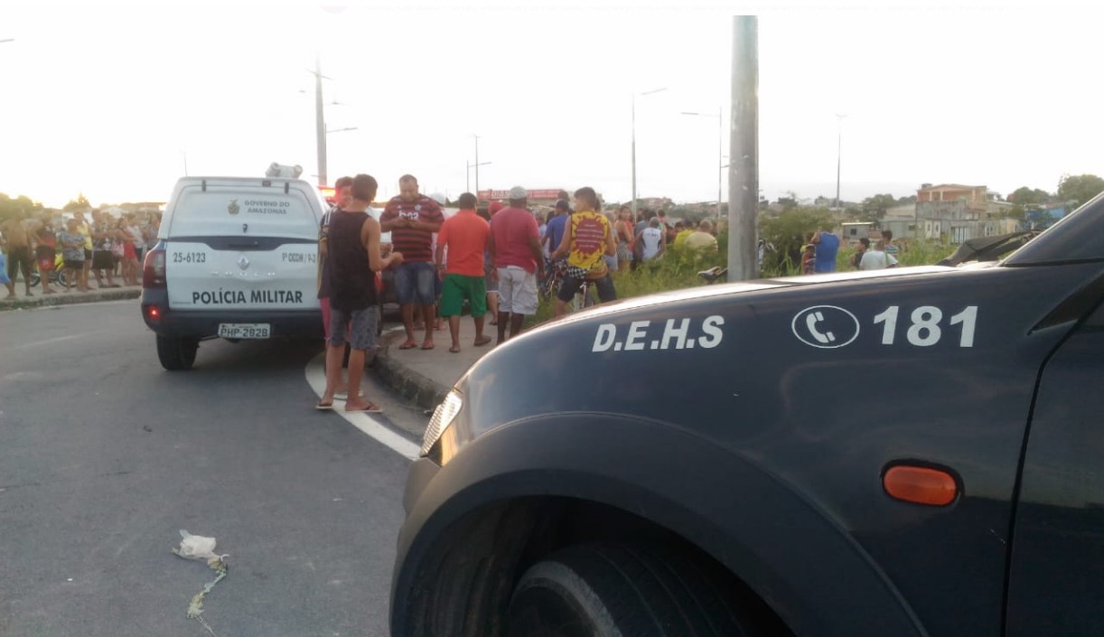 Homem é executado com tiros na cabeça embaixo de ponte em Manaus