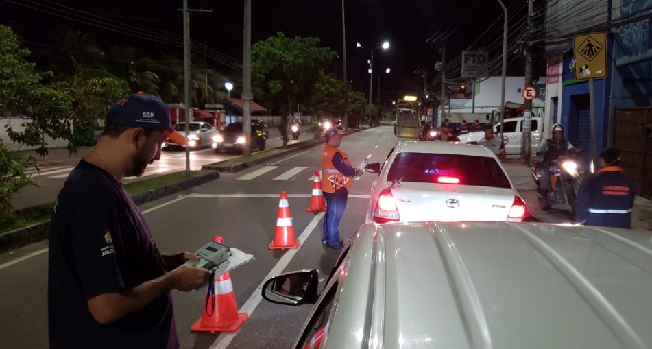 27 motoristas são flagrados embriagados e 149 multados no final de semana em Manaus 