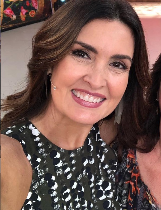 Fátima Bernardes abre o jogo após aparecer com aliança