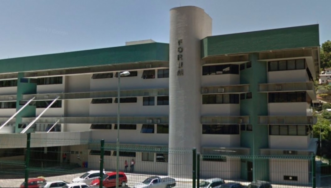 Júri condena a 21 anos de prisão mulher que matou a irmã por ter filho com seu marido