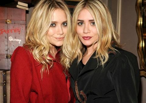 Em rara aparição, gêmeas Olsen posam juntas em evento e chocam pela aparência 