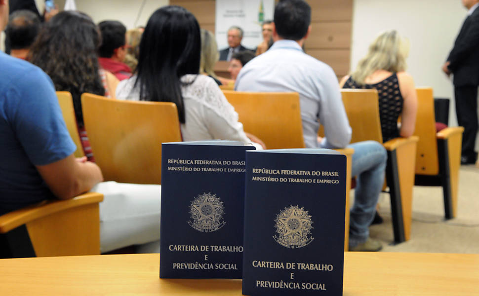 Indicadores de mercado de trabalho apresentam piora em abril